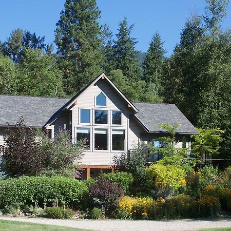 Windborne Bed & Breakfast Castlegar Exterior foto