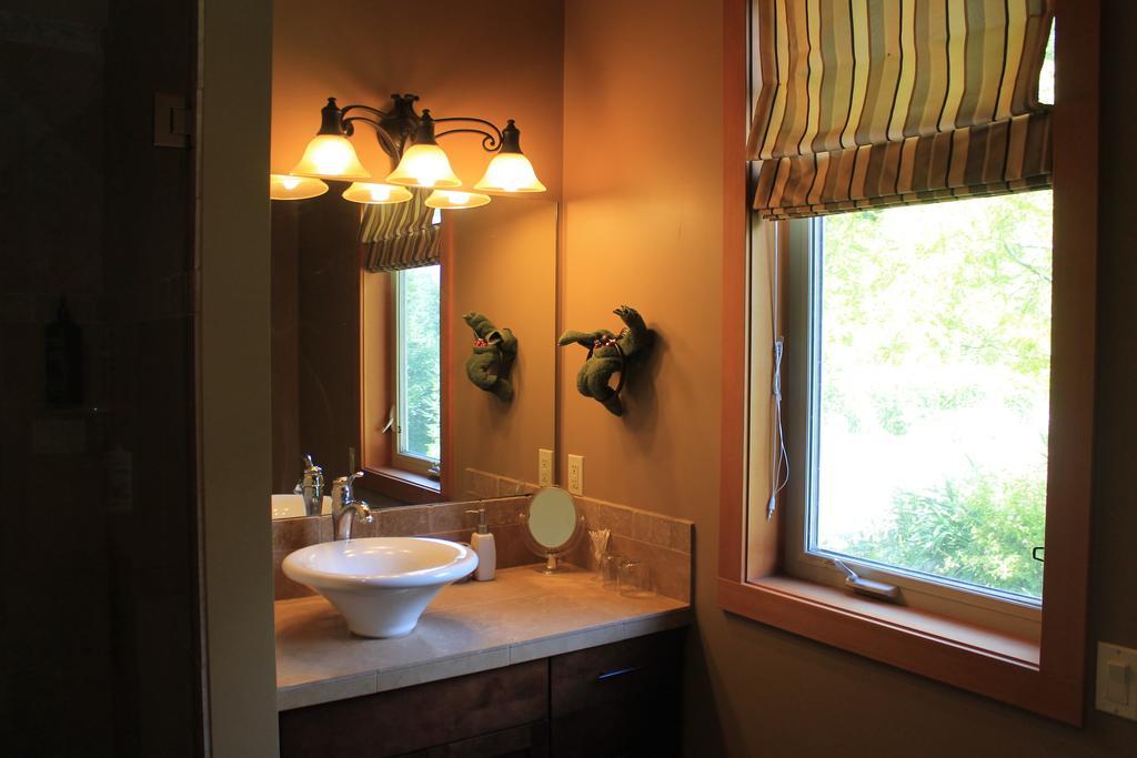 Windborne Bed & Breakfast Castlegar Zimmer foto